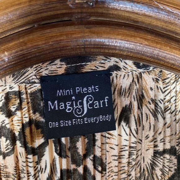 Mini Pleats leopard print layered Collared dress - Picture 3 of 3